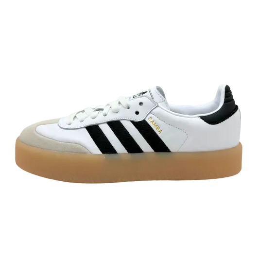 Wit-zwarte Adidas Sambae Wit/Zwarte sneaker met een rubberen zool, gezien vanaf de zijkant. Deze iconische Adidas sneaker heeft een klassiek ontwerp dat zowel tijdloos als stijlvol is.
